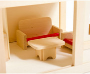 Puppenhaus mit Möbeln und Puppen 3