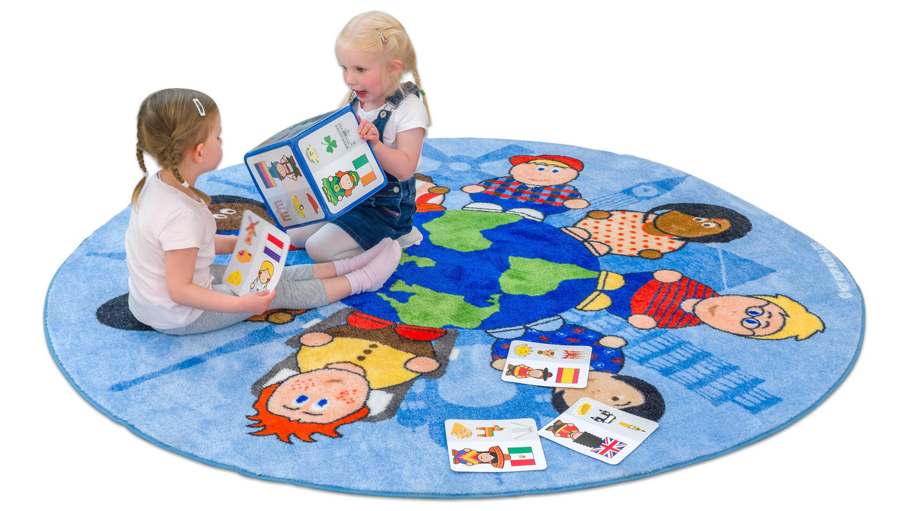 Kinder flirten mit der welt