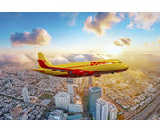 Siku DHL Frachtflugzeug mit Zubehör 7